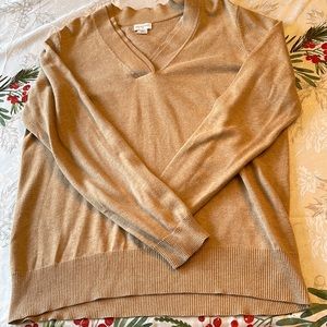Jaclyn Smith v neck sweater